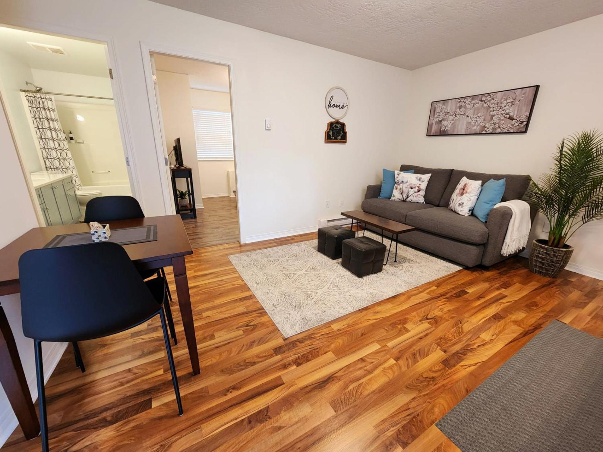 Adorable 1- Bedroom Suite In Langford Victoria Eksteriør billede